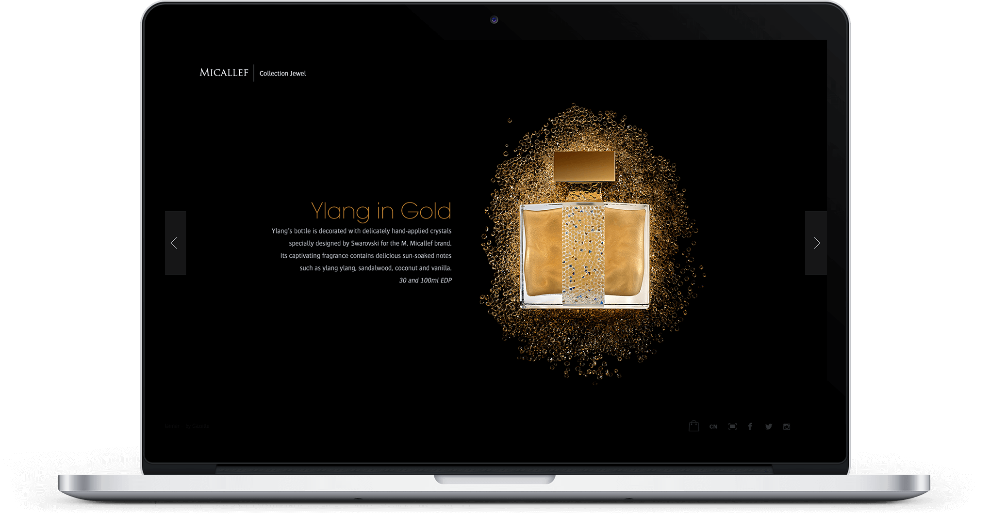 Un écran d'ordinateur portable affiche un flacon de parfum en or avec des cristaux décoratifs sur un fond noir. Le texte indique "Ylang in Gold", une fragrance délicate et sensuelle de la collection Micallef Jewel, parfaite pour toute création de catalogue.