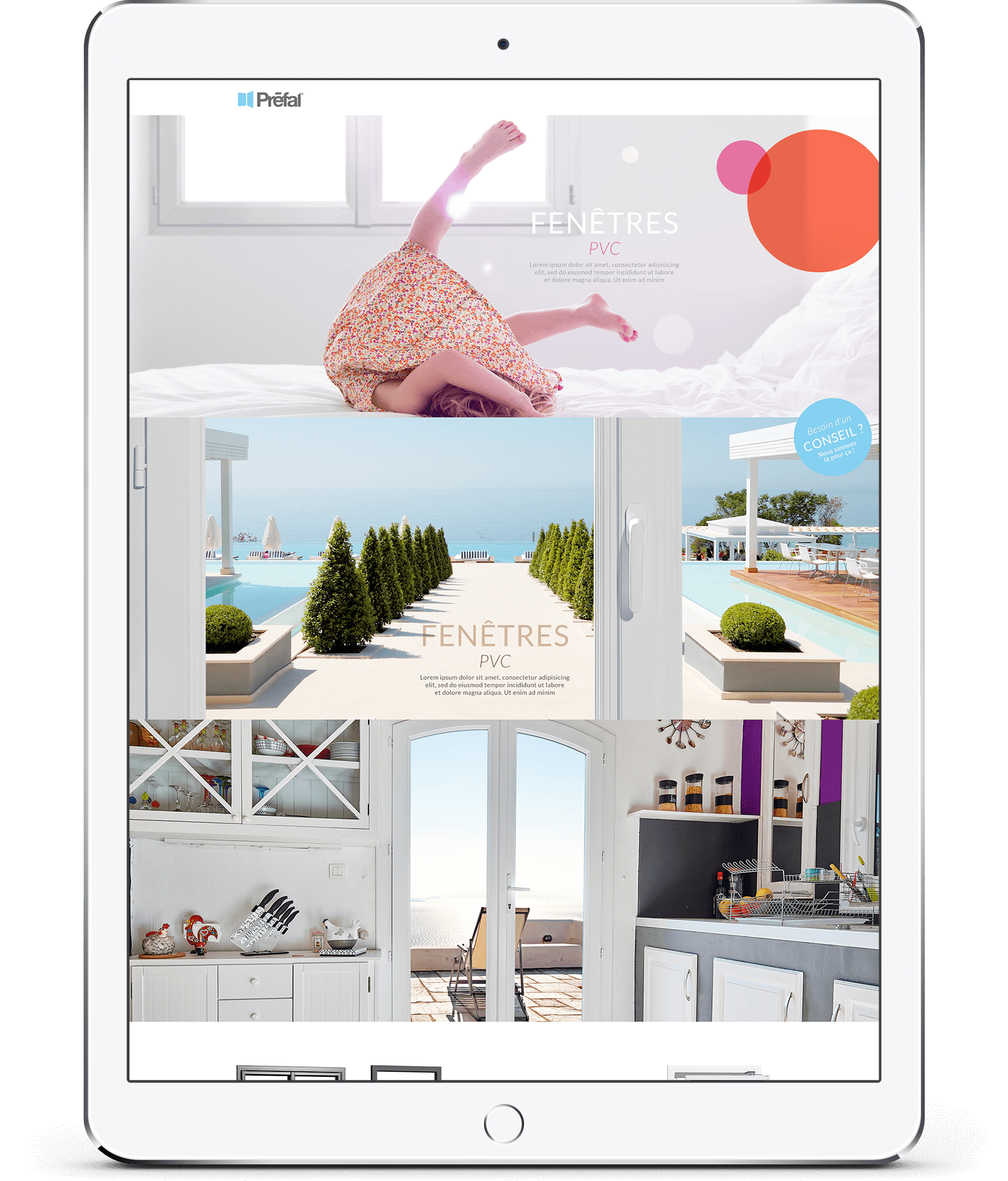 Un iPad affiche une page web de création de catalogue avec des images de fenêtres et de portes, y compris un enfant sur un lit, une terrasse en bord de mer avec des arbres, et des intérieurs de cuisine élégants, tous promouvant des fenêtres en PVC.