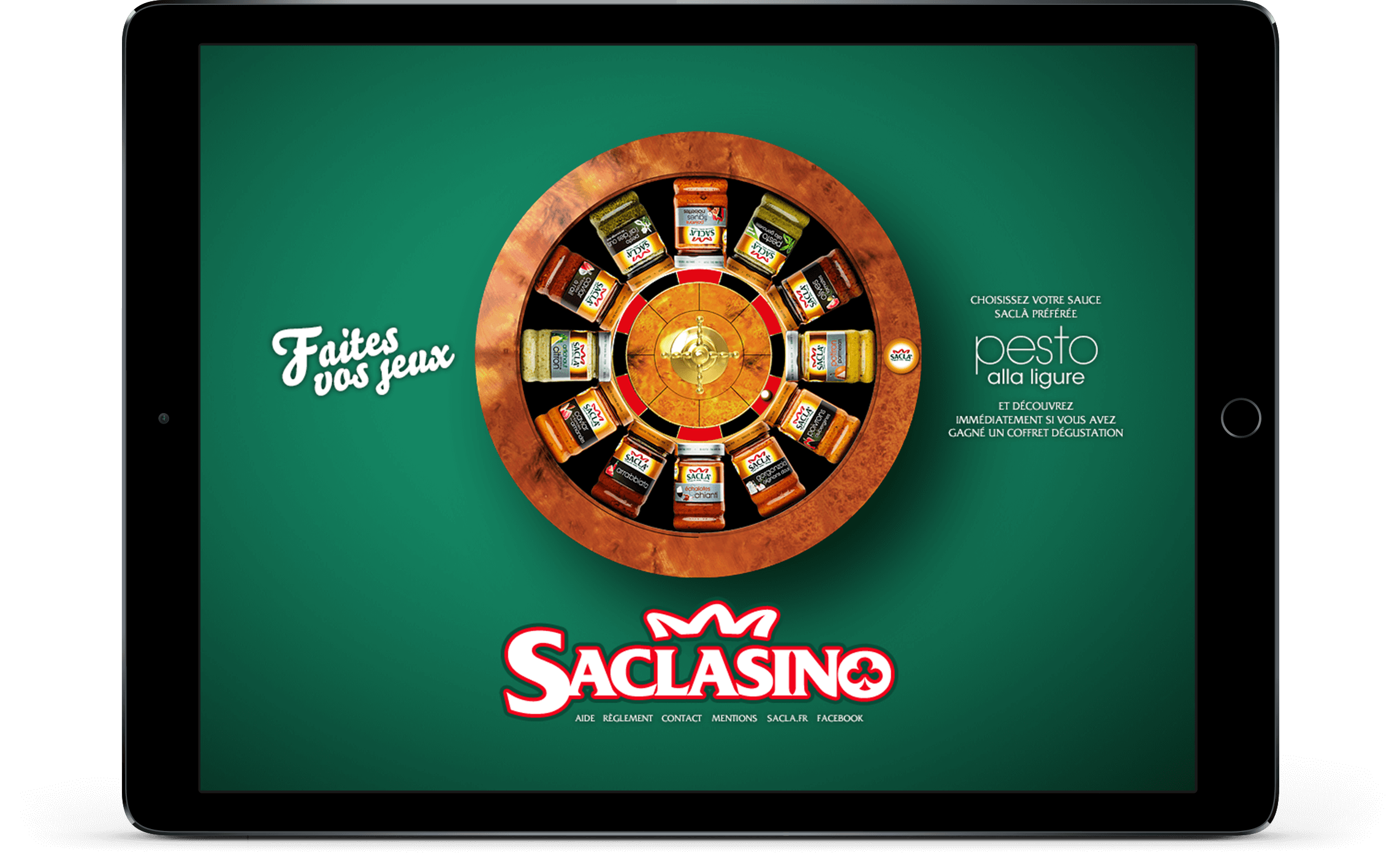 L'écran d'une tablette affiche une roulette remplie de pots de sauce Saclà, mettant en valeur l'éclat de leur emballage. Le fond vert comporte le texte "Faites vos jeux" et le logo "Saclasino", promouvant de manière ludique les différentes options de sauce sur le thème du casino.