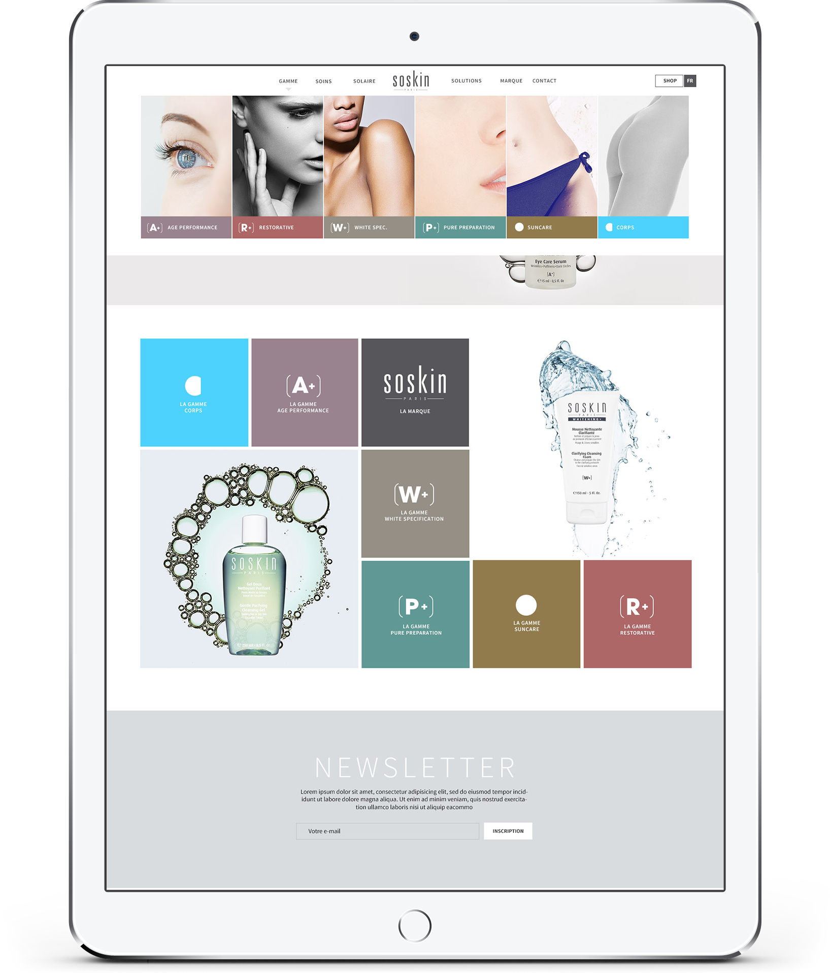 Une tablette affiche un site web de soins de la peau présentant des catégories de produits, des images de produits de soins de la peau, des photos de mannequins et une section d'abonnement à la lettre d'information, le tout présenté dans une mise en page propre et moderne inspirée de la création de catalogue avec des tons pastel et neutres.
