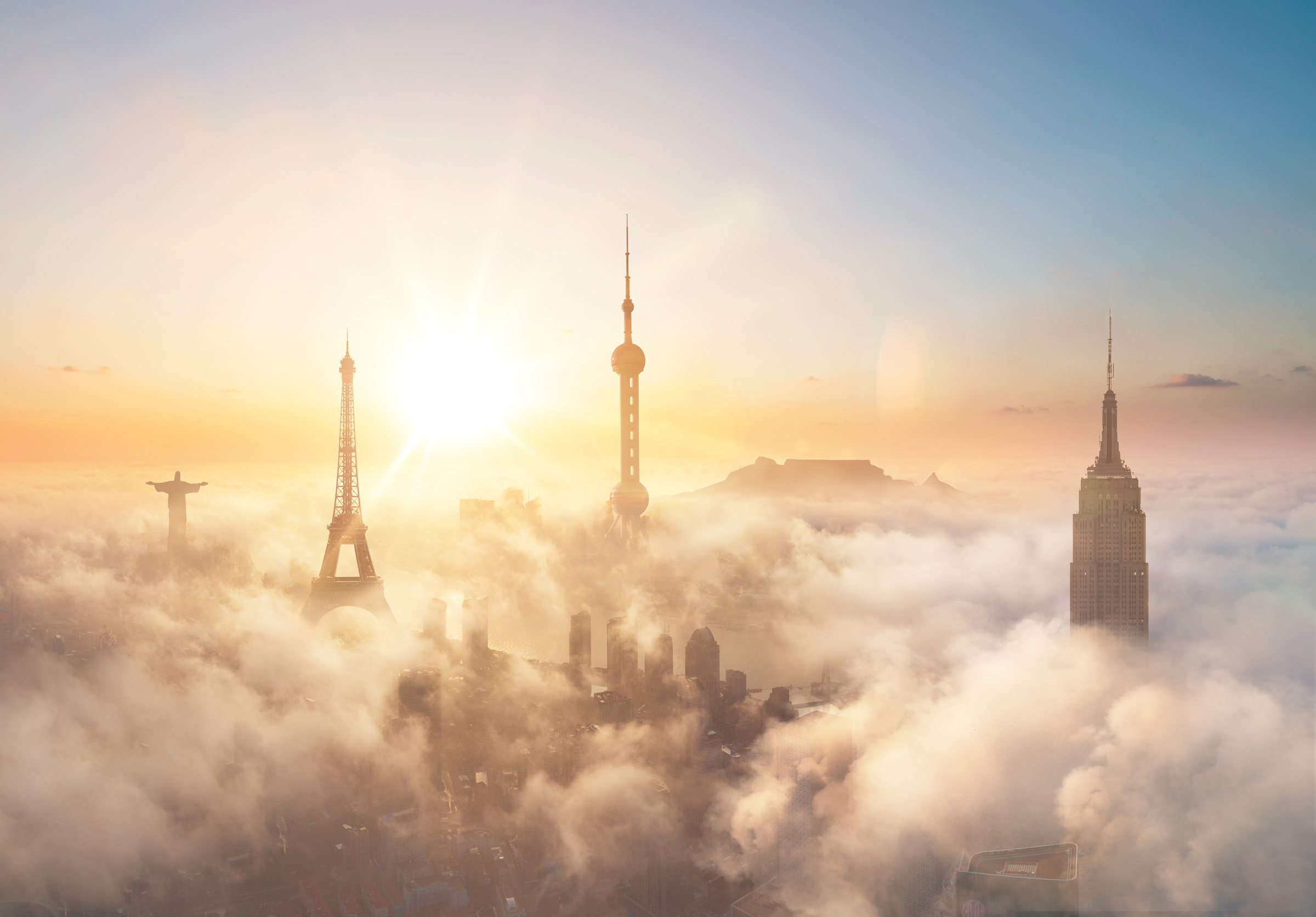 Un paysage urbain surréaliste, tel une plaquette d'entreprise animée, montre des monuments célèbres - le Christ-Rédempteur, la tour Eiffel, l'Oriental Pearl Tower et l'Empire State Building - s'élevant au-dessus des nuages au lever du soleil, sous un soleil radieux dans un ciel éclatant.