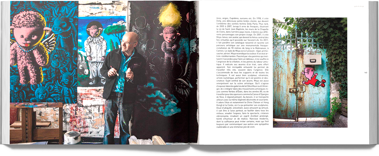 Un livre d'art au format horizontal ouvert à une page quelconque.