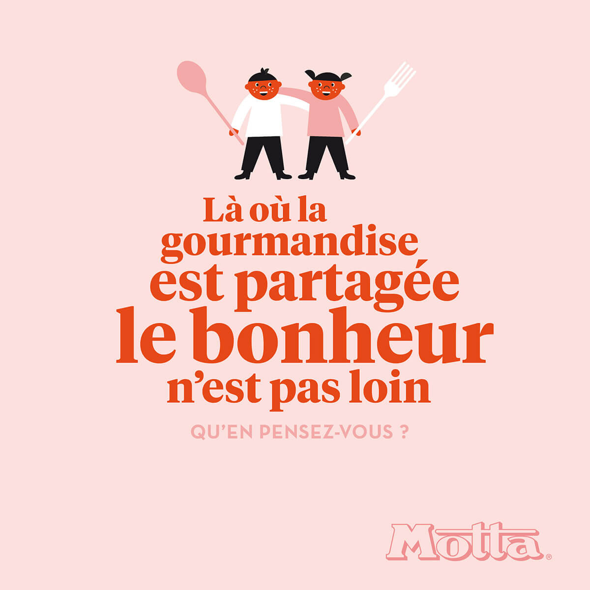 Deux enfants souriants, l'un tenant une grande cuillère et l'autre un fouet, se tiennent au-dessus d'un texte en français sur le bonheur, la gestion de la communauté et le partage des friandises, sur un fond rose avec le logo Motta dans l'angle.