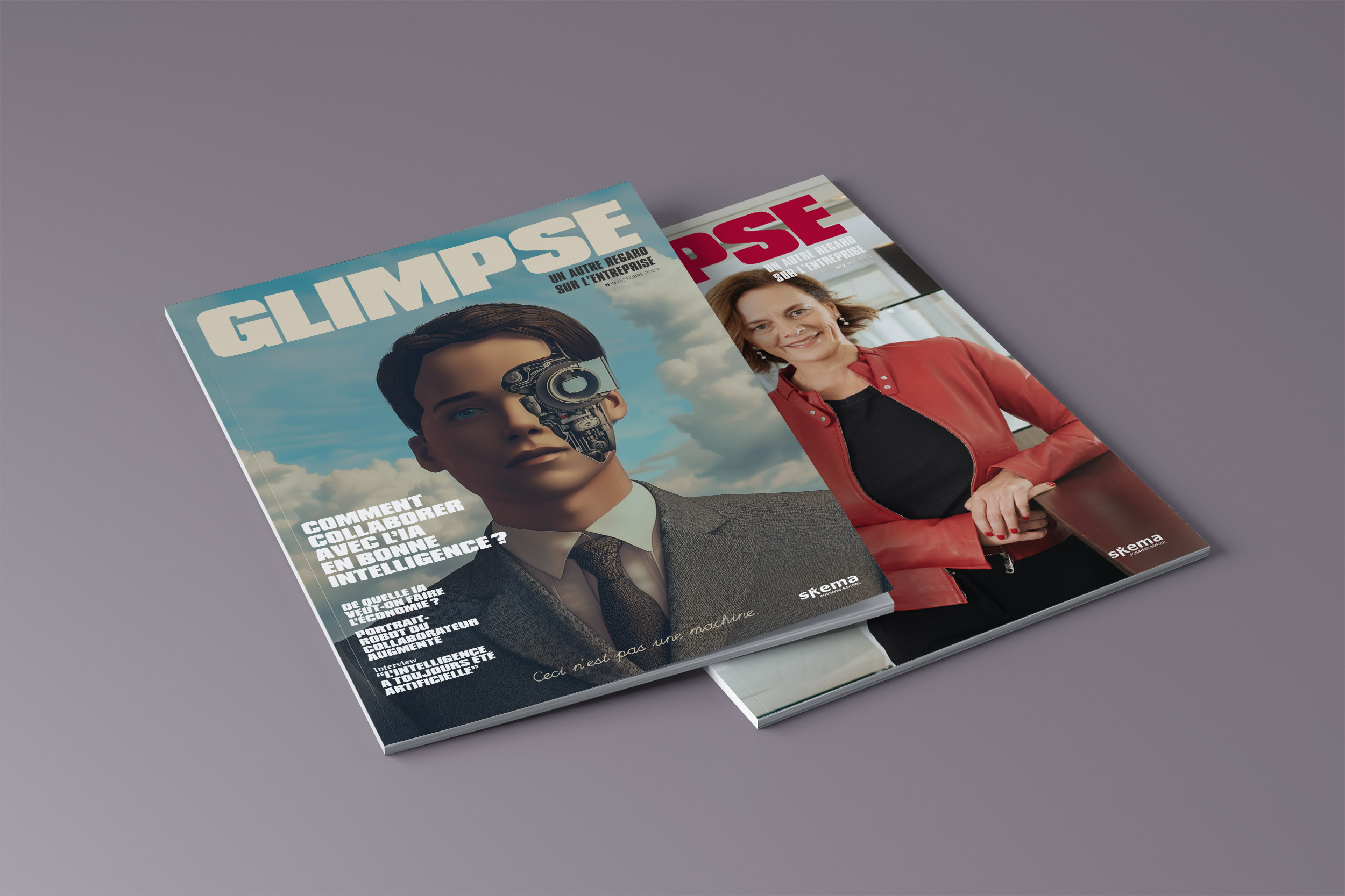Deux couvertures de magazines : l'une présente un homme illustré dont une partie du visage a été remplacée par une machine, intitulée "GLIMPSE" ; l'autre montre une femme souriante dans une veste rouge, les mains jointes. Les deux magazines reposent sur une surface grise.