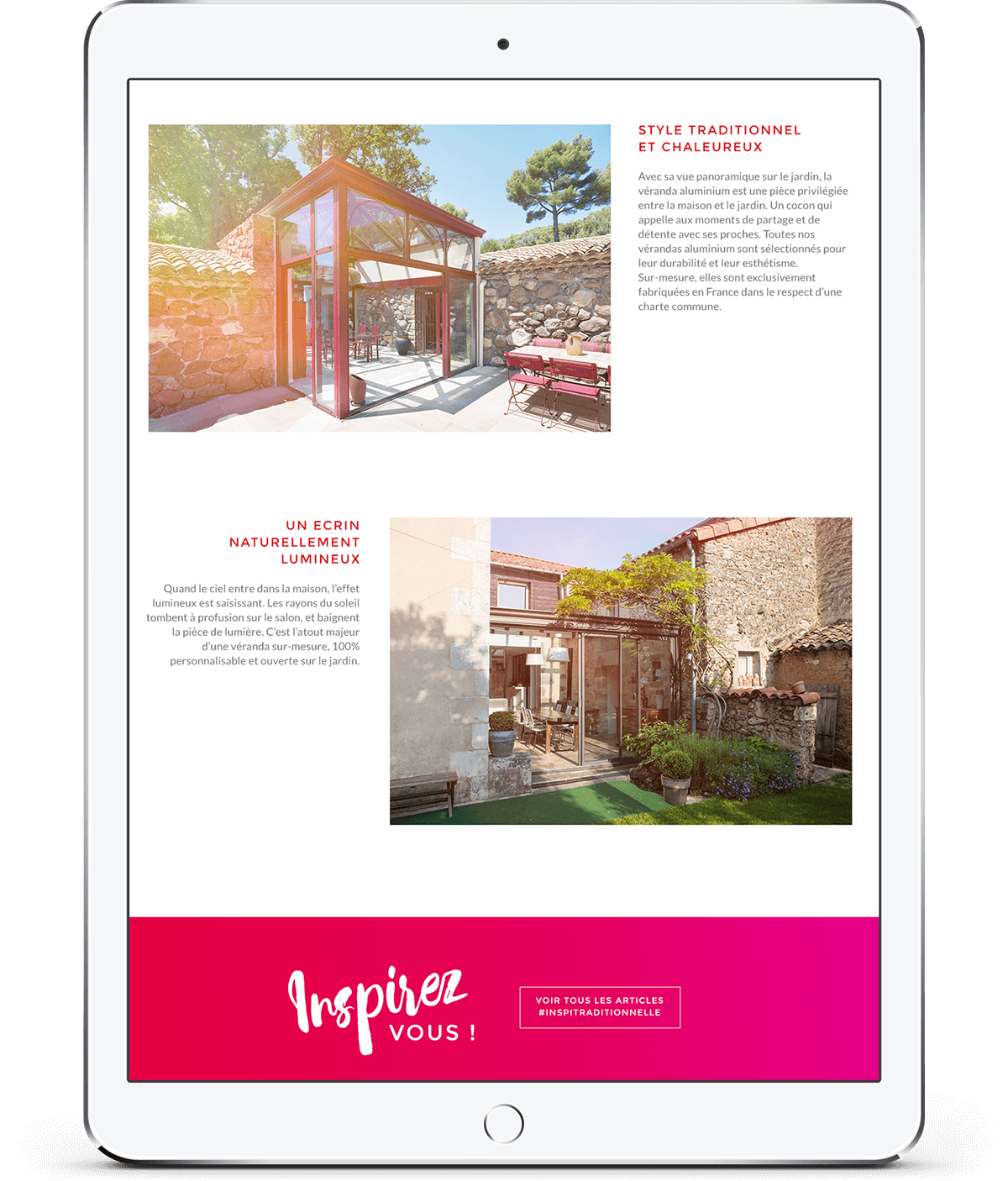 Une tablette affiche une page web de création site internet présentant des chambres de jardin en verre avec des murs en pierre et de la verdure, mélangeant des conceptions modernes et traditionnelles. Des blocs de texte décrivent le style et l'éclairage naturel, avec une bannière rose "Inspirez-vous !" au bas de la page.