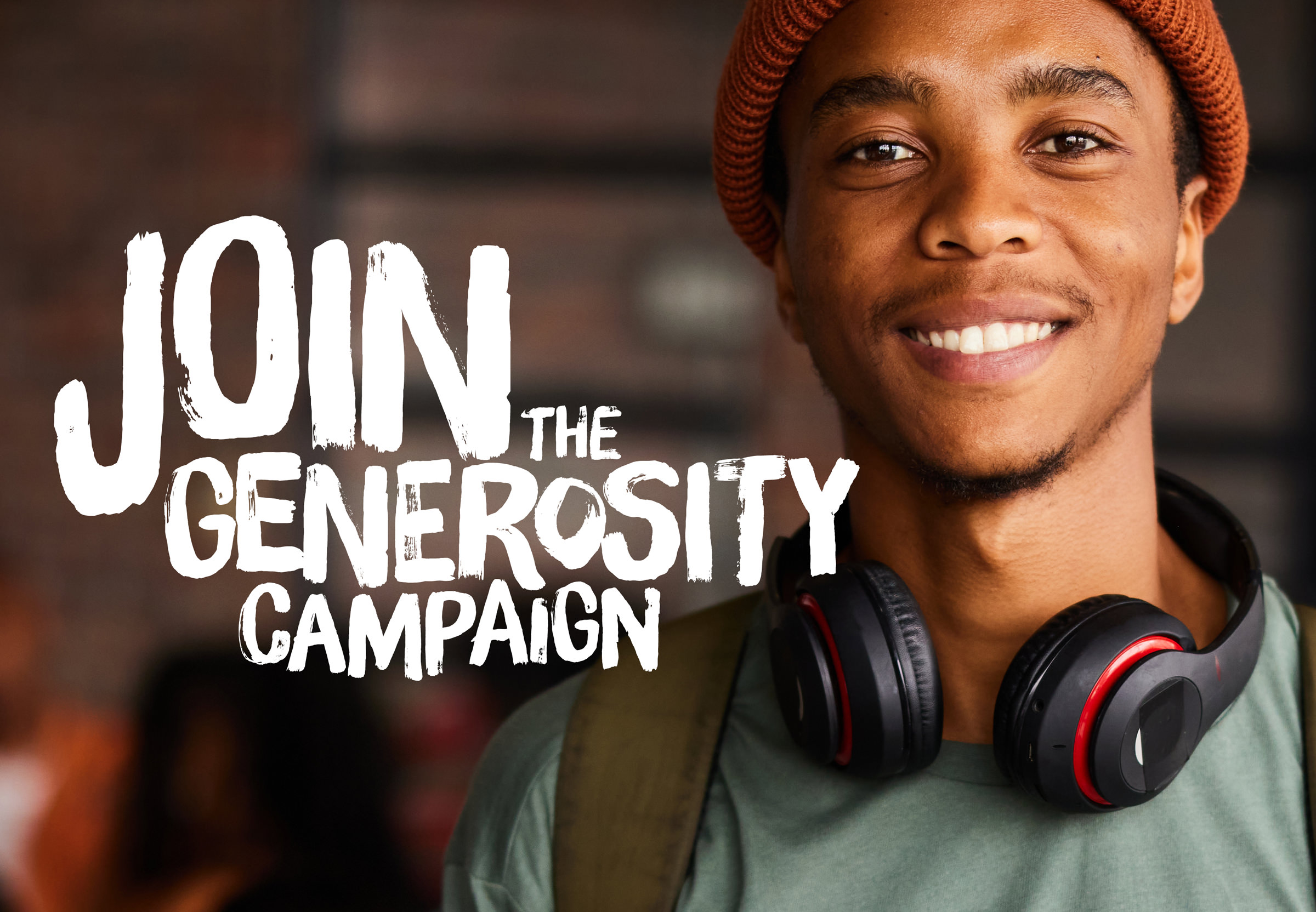 Jeune homme avec un casque audio